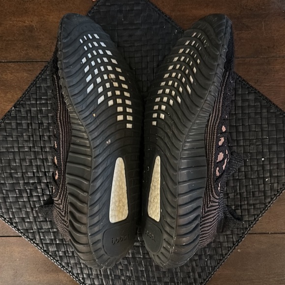 Size 10 adidas Yeezy Boost 350 V2 Slate Carbon 2022